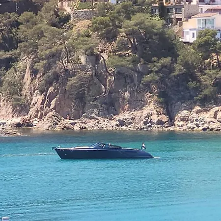Luxury In Front Of The Sea Apartment